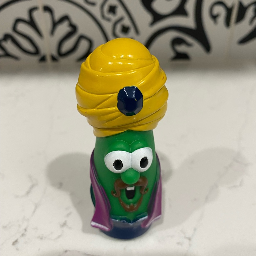 Veggie Tales Larry the Cucumber Wiseman Nativity PVC Figure RARE HTF CHRISTIAN